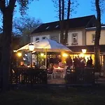 Zum Grunewald מלון 3*